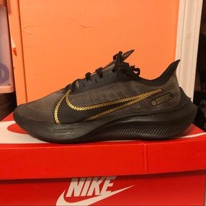 Nike Gravity Zoom , Black & Gold , 8.5 Womens